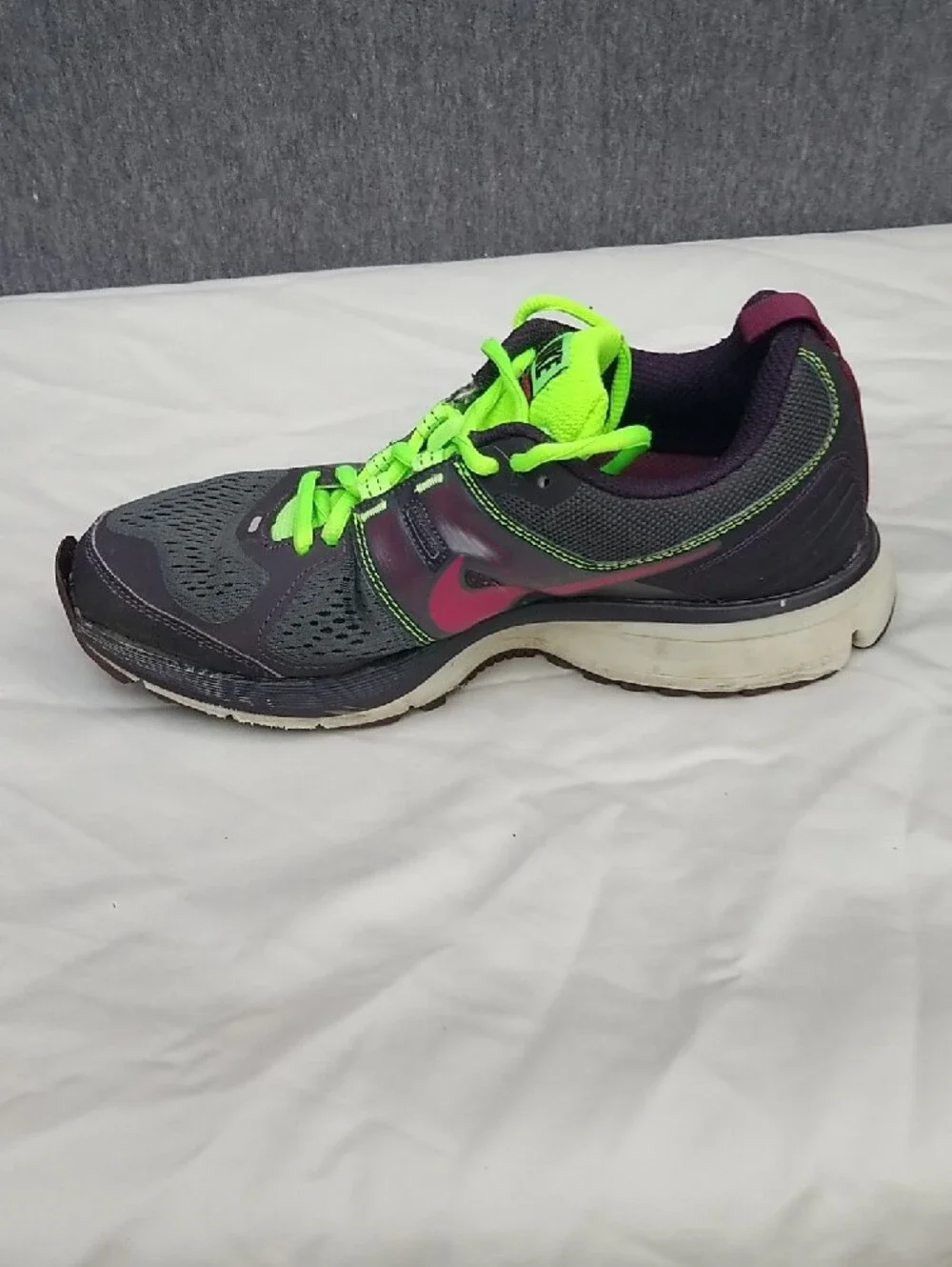 Nike Pegasus Trail Running Shoes - Neon Green & Burgundy Accents 7.5